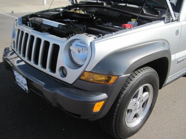 Jeep Liberty 2006 photo 2