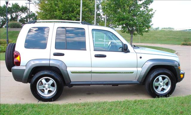 Jeep Liberty 2006 photo 2