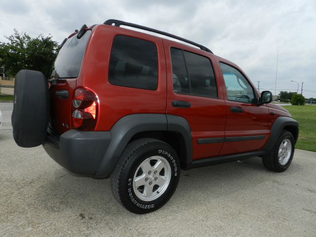 Jeep Liberty 2006 photo 13