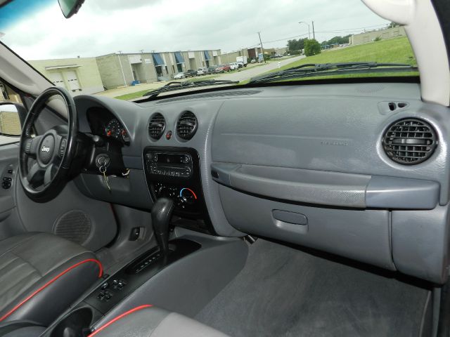 Jeep Liberty 2006 photo 21