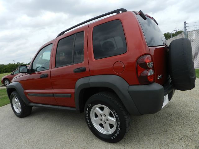 Jeep Liberty 2006 photo 26