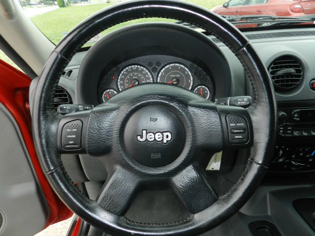 Jeep Liberty 2006 photo 9
