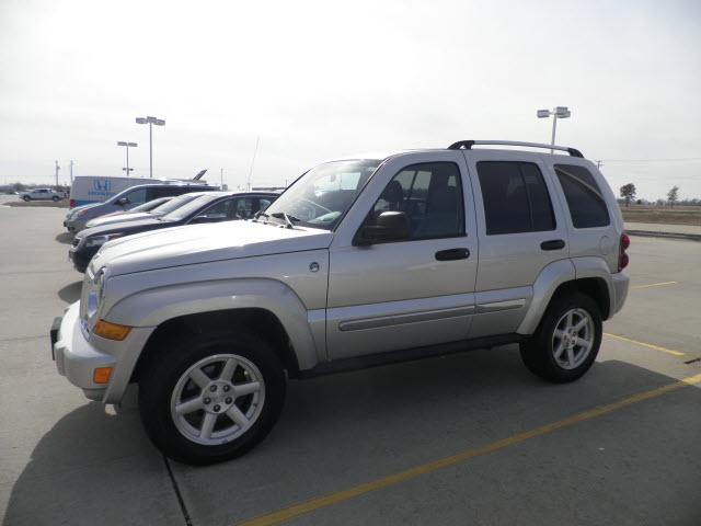 Jeep Liberty 2006 photo 2