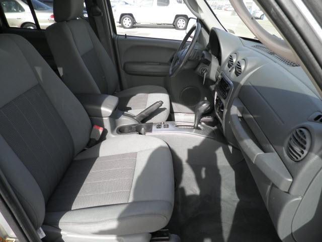 Jeep Liberty 2006 photo 4