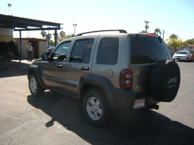 Jeep Liberty 2006 photo 4