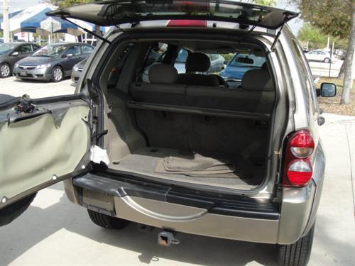 Jeep Liberty 2006 photo 3