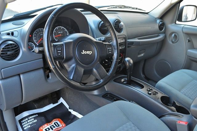 Jeep Liberty Extended Cab V8 LT W/1lt SUV