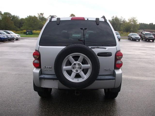 Jeep Liberty 2006 photo 2