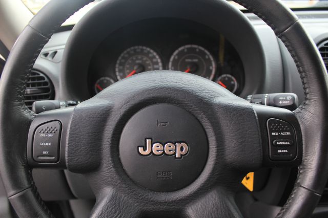Jeep Liberty 2006 photo 10