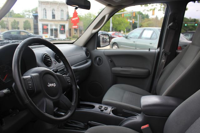 Jeep Liberty 2006 photo 11