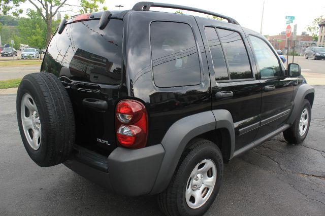 Jeep Liberty 2006 photo 12