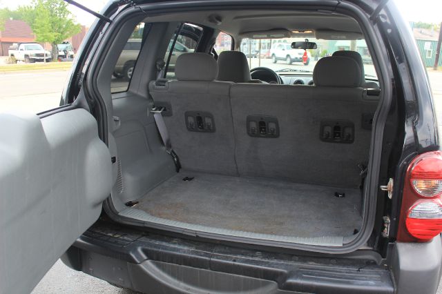 Jeep Liberty 2006 photo 16