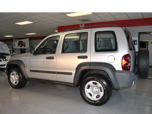 Jeep Liberty 2006 photo 2