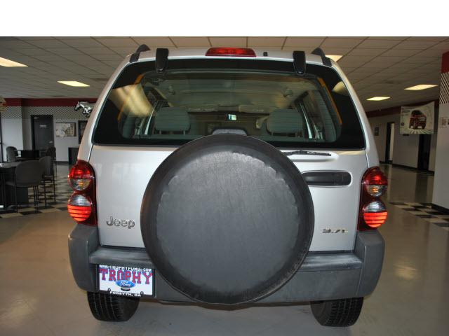 Jeep Liberty 2006 photo 3