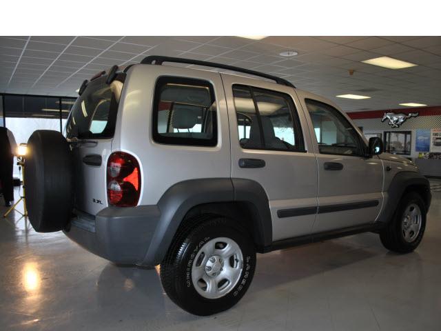 Jeep Liberty 2006 photo 4
