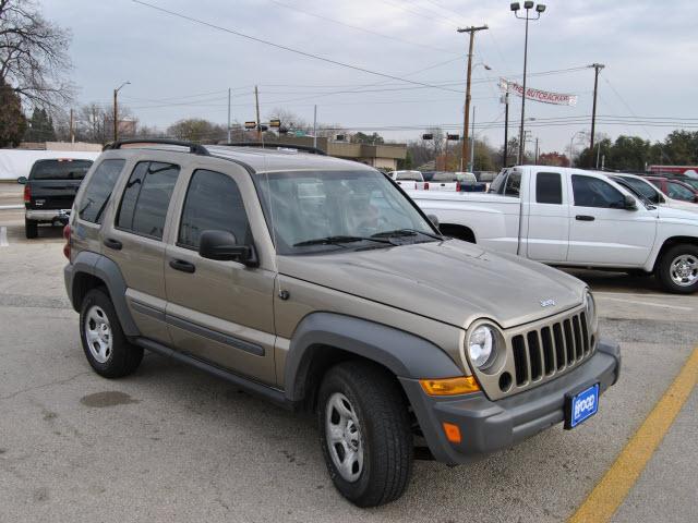 Jeep Liberty 2006 photo 2