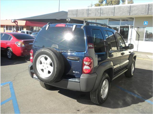Jeep Liberty 2006 photo 4