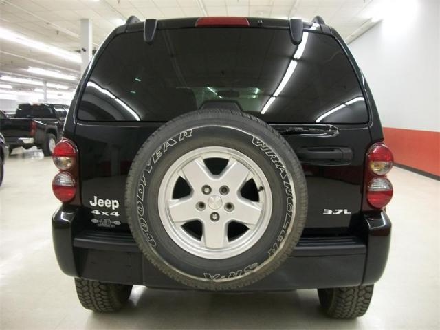 Jeep Liberty 2006 photo 3