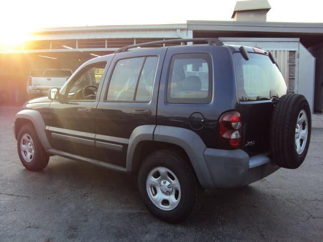 Jeep Liberty 2006 photo 2