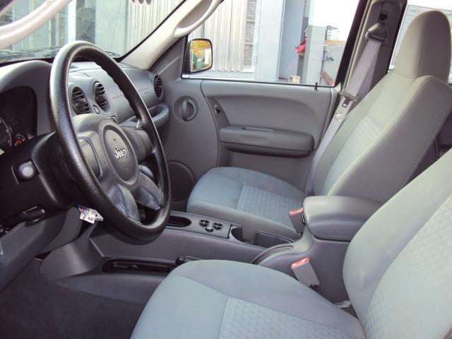Jeep Liberty 2006 photo 4
