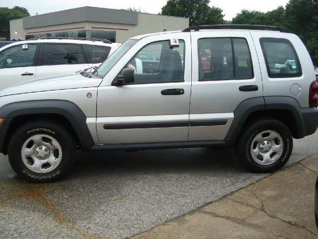 Jeep Liberty 2006 photo 2