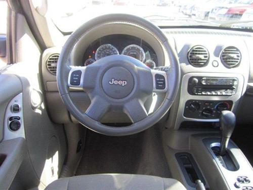 Jeep Liberty 2006 photo 2