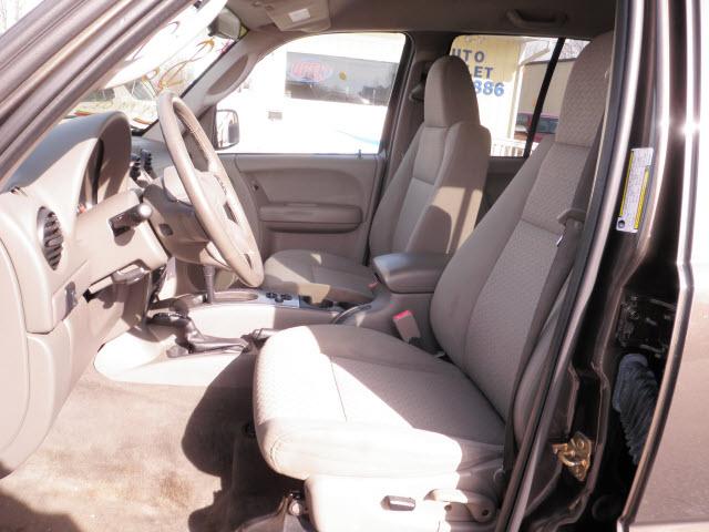 Jeep Liberty 2006 photo 3