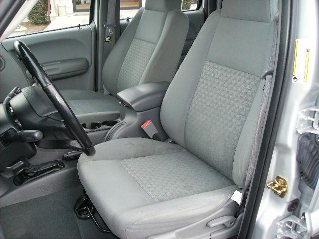 Jeep Liberty 2006 photo 2