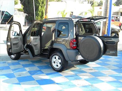 Jeep Liberty 2006 photo 2