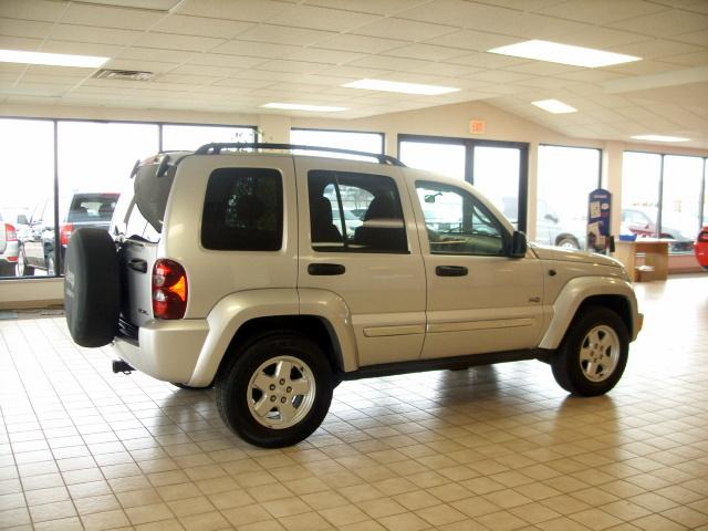 Jeep Liberty 2006 photo 2