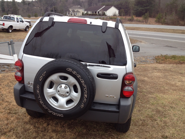 Jeep Liberty 2006 photo 2