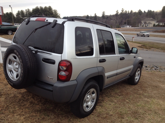 Jeep Liberty 2006 photo 4