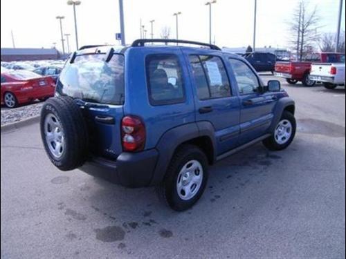 Jeep Liberty 2006 photo 4