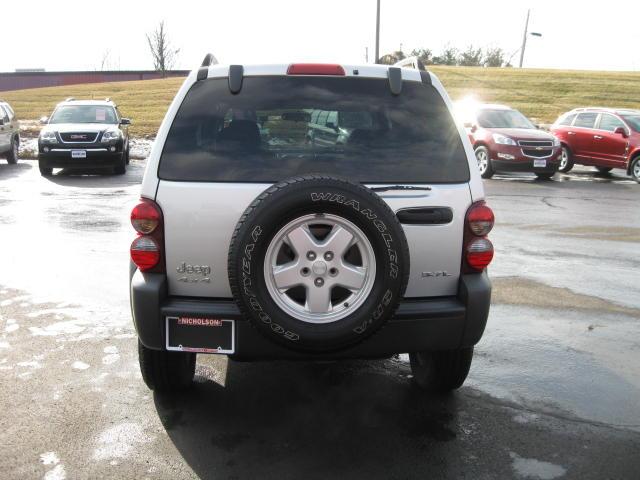 Jeep Liberty 2006 photo 2