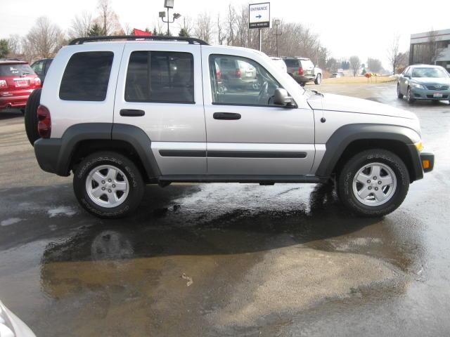 Jeep Liberty 2006 photo 3