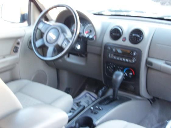 Jeep Liberty 2006 photo 2