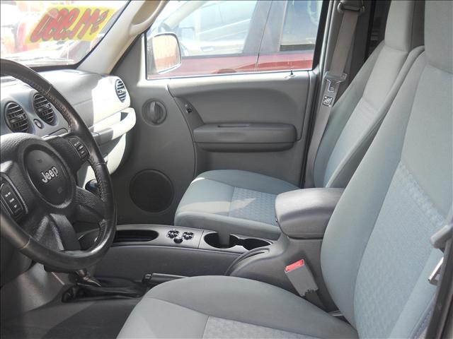 Jeep Liberty 2006 photo 3