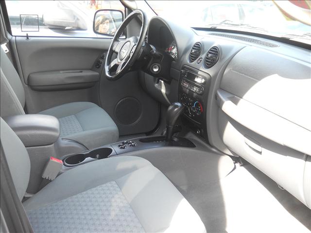Jeep Liberty 2006 photo 4