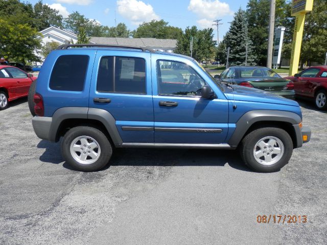Jeep Liberty 2006 photo 2