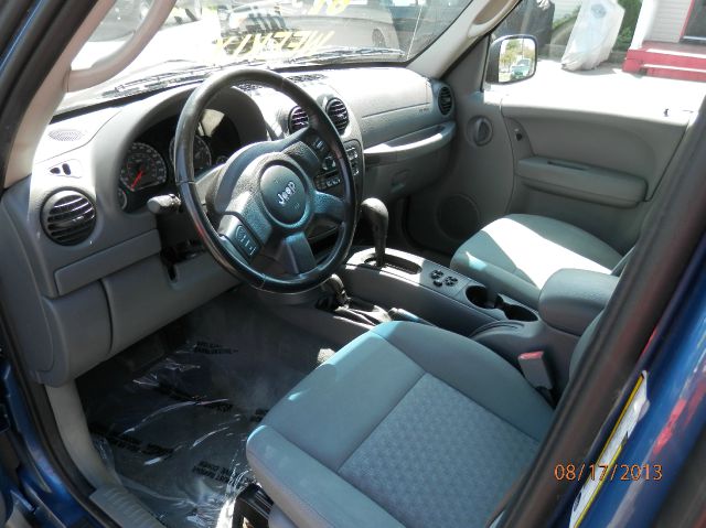 Jeep Liberty 2006 photo 4