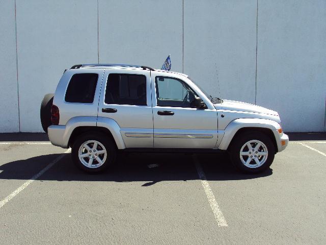 Jeep Liberty 2006 photo 2