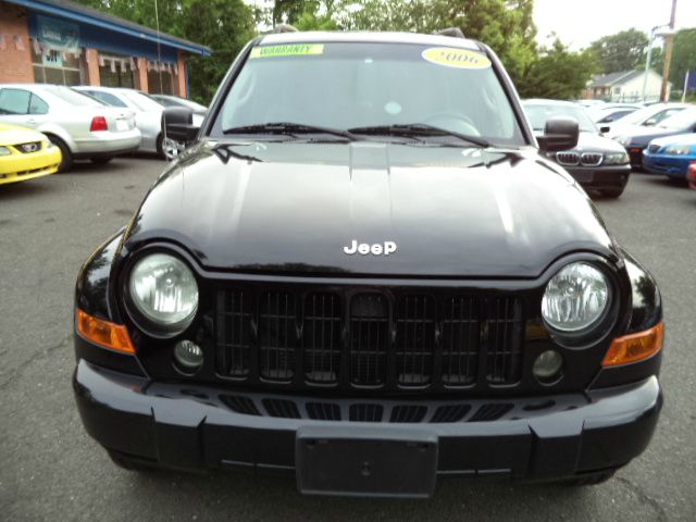 Jeep Liberty 2006 photo 2