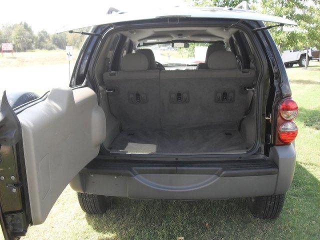 Jeep Liberty 2006 photo 2
