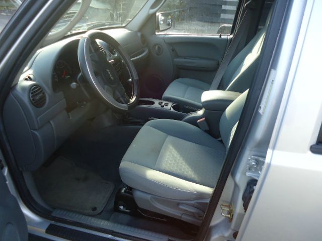 Jeep Liberty 2006 photo 2
