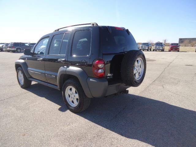 Jeep Liberty 2006 photo 2