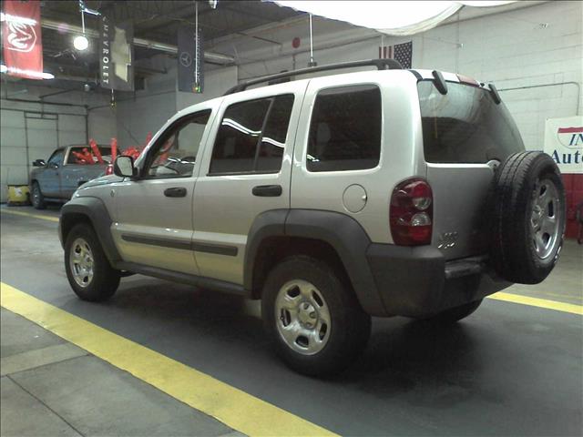 Jeep Liberty 2006 photo 2