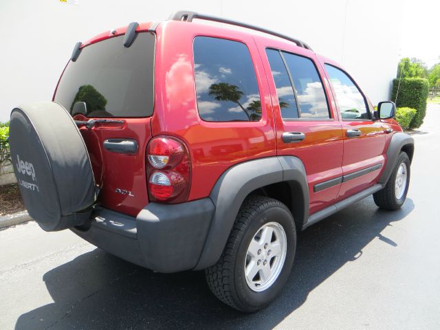 Jeep Liberty Extended Cab V8 LT W/1lt SUV