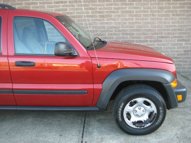 Jeep Liberty 2006 photo 2