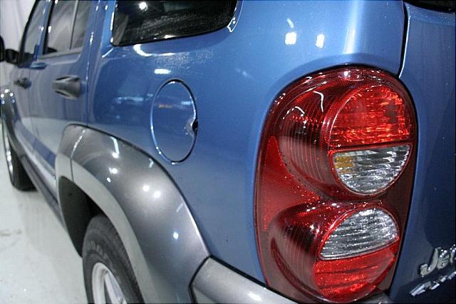 Jeep Liberty 2006 photo 2