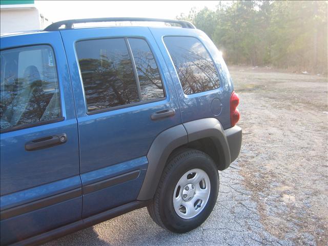 Jeep Liberty 2006 photo 3